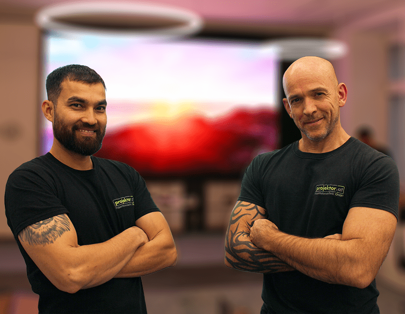 projektor.at Montage Team montiert LED Wall im Außendienst