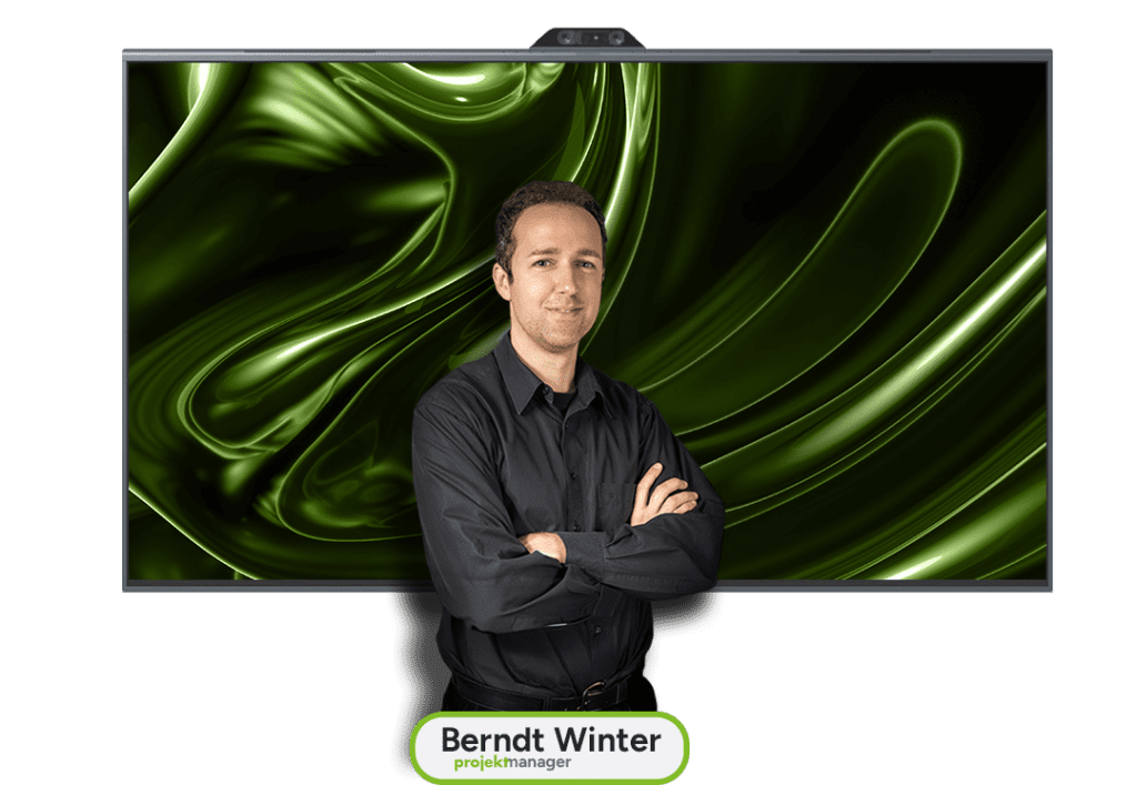 Experte bei projektor.at Berndt Winter steht vor einem Maxhub v7 Meeting Touch Display